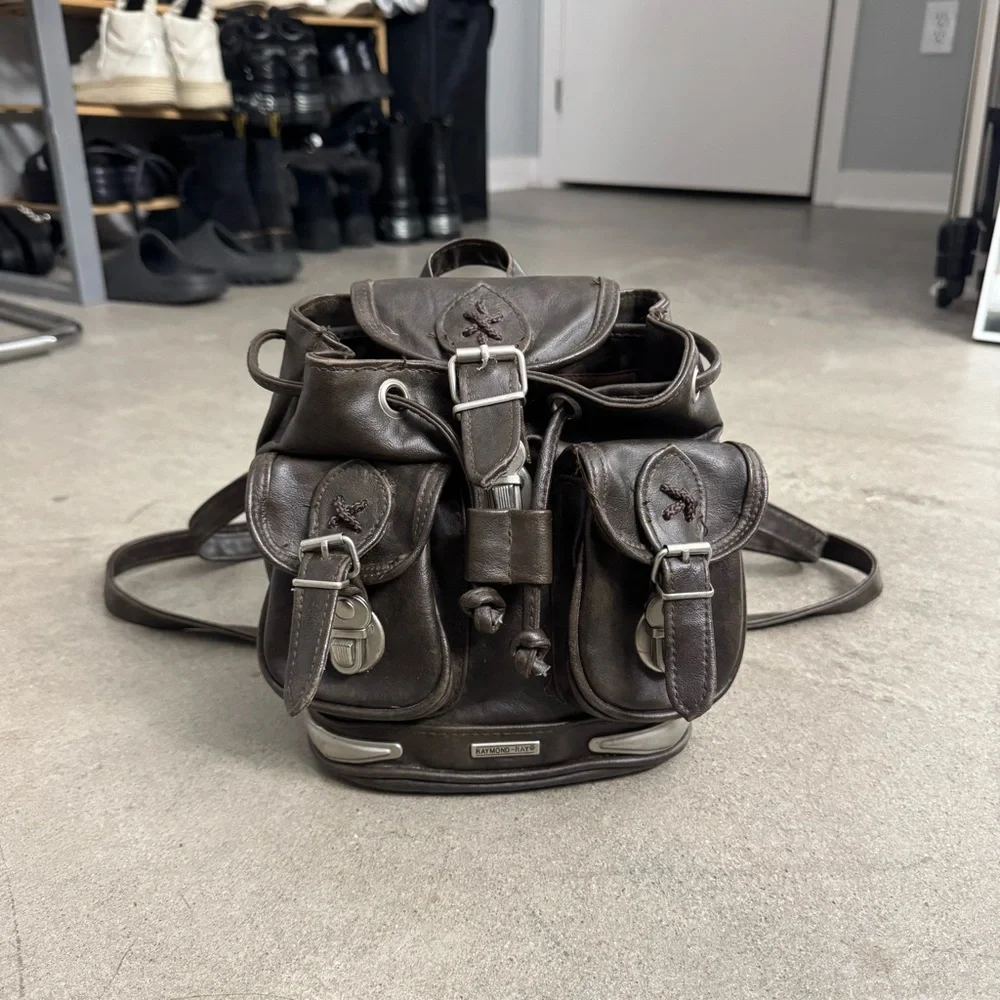 Vintage Leather Backpack - Picture 2 of 9
